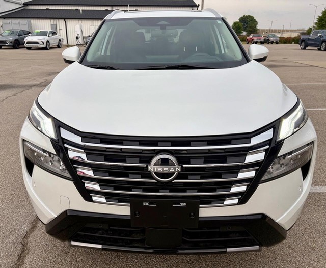 2024 Nissan Rogue Platinum - Photo 2