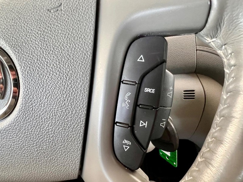 Buick Enclave Vehicle Full-screen Gallery Image 18