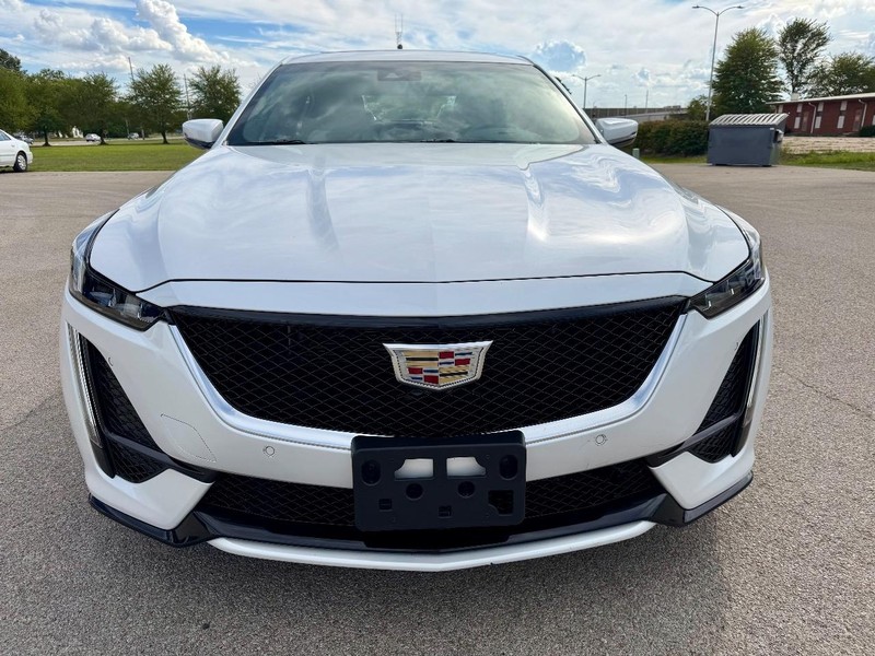 Cadillac CT5 Vehicle Full-screen Gallery Image 02