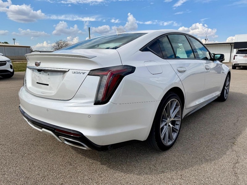 Cadillac CT5 Vehicle Full-screen Gallery Image 04