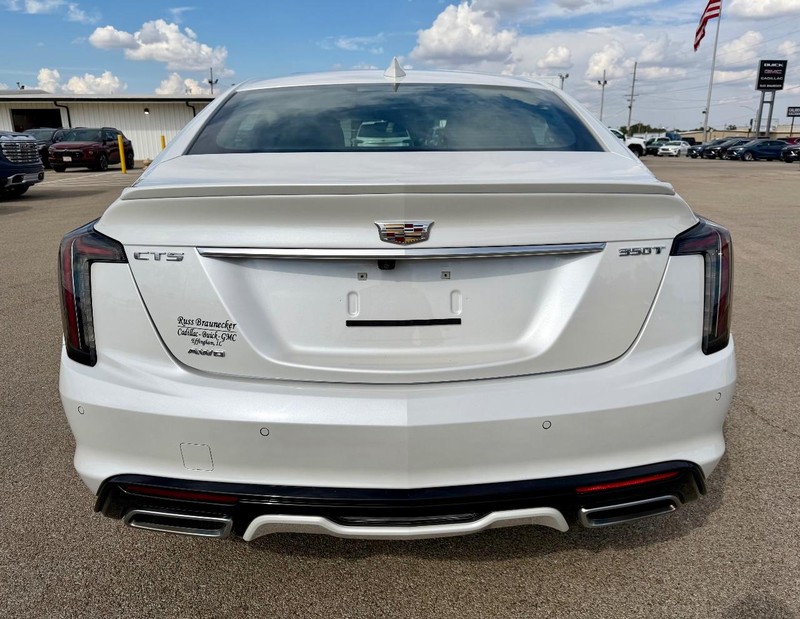 Cadillac CT5 Vehicle Full-screen Gallery Image 05