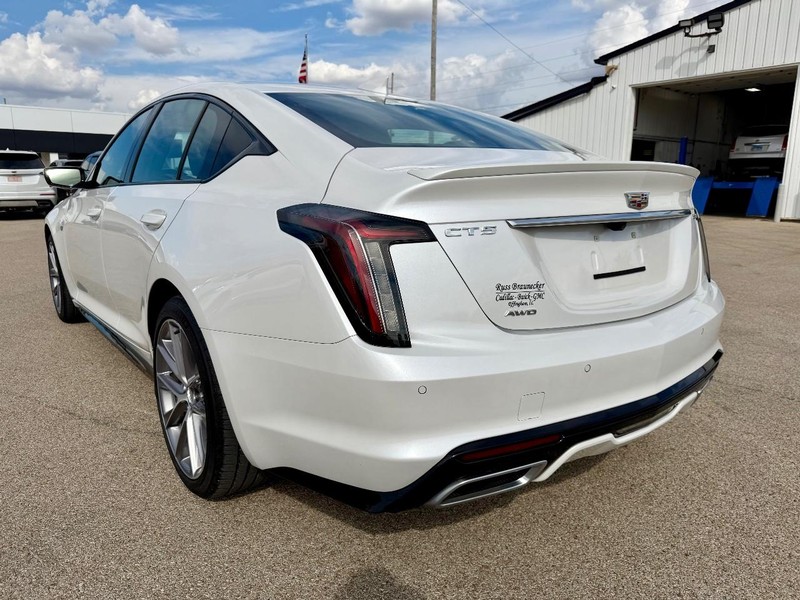 Cadillac CT5 Vehicle Full-screen Gallery Image 06