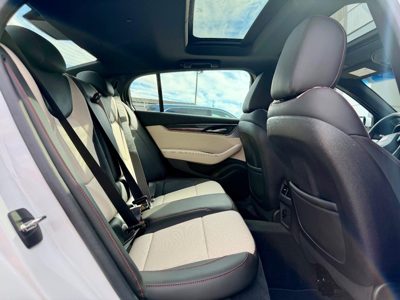 Cadillac CT5 Vehicle Full-screen Gallery Image 10