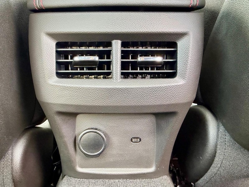 Cadillac CT5 Vehicle Full-screen Gallery Image 11