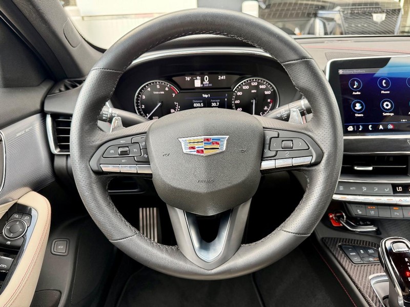 Cadillac CT5 Vehicle Full-screen Gallery Image 14