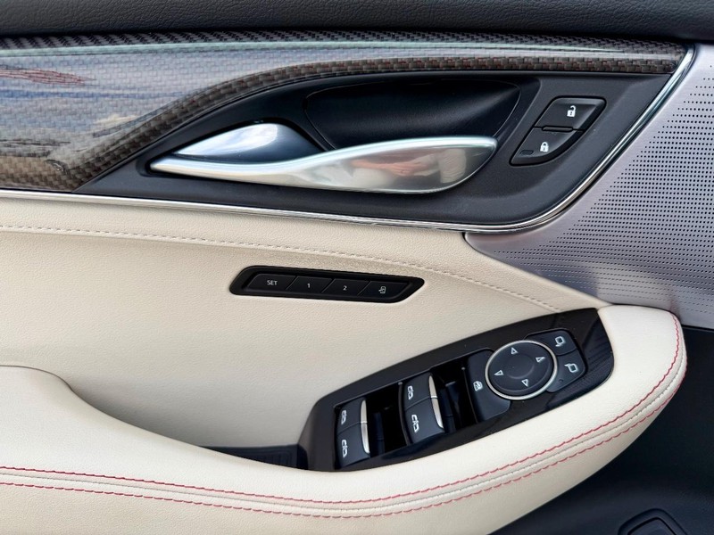 Cadillac CT5 Vehicle Full-screen Gallery Image 26