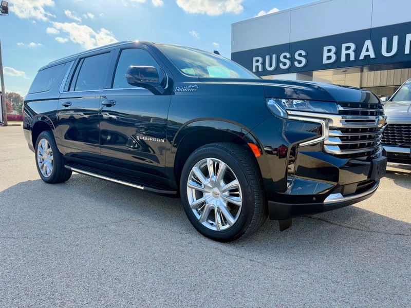 Chevrolet Suburban Vehicle Full-screen Gallery Image 03