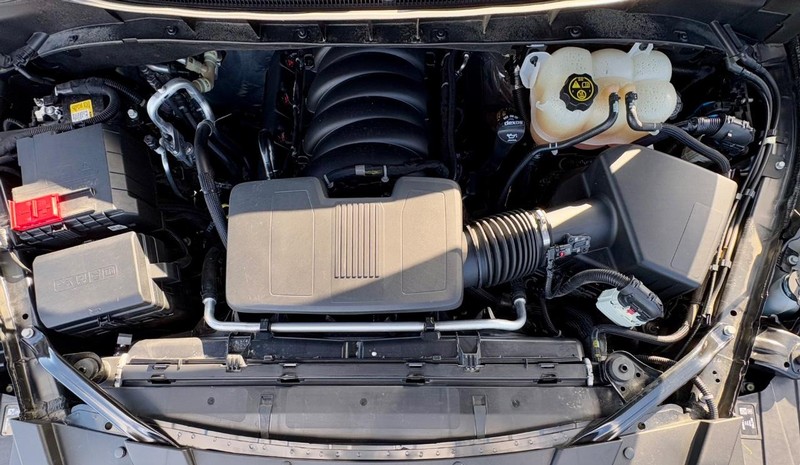 Chevrolet Suburban Vehicle Full-screen Gallery Image 10