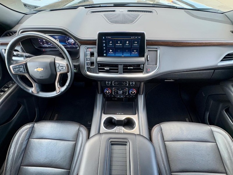 Chevrolet Suburban Vehicle Full-screen Gallery Image 15