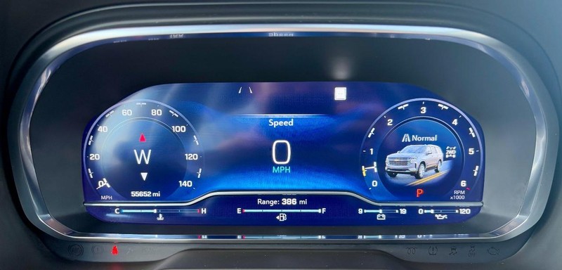 Chevrolet Suburban Vehicle Full-screen Gallery Image 25