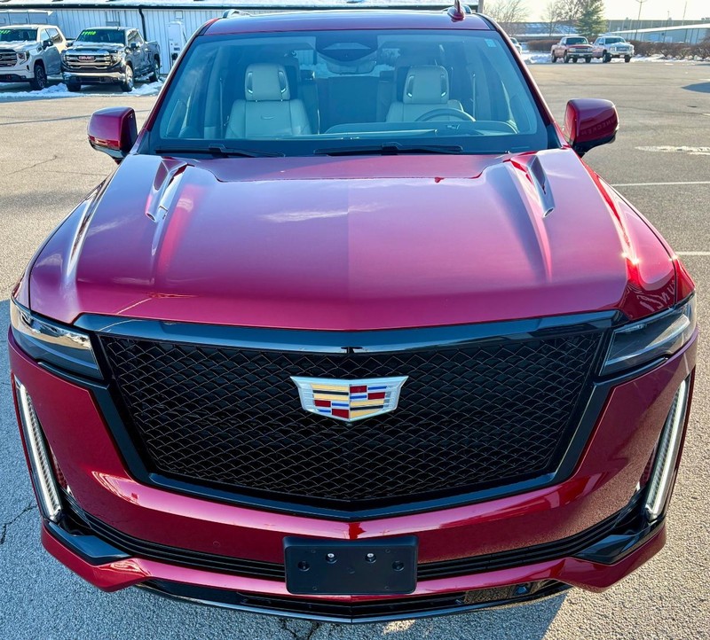 Cadillac Escalade Vehicle Full-screen Gallery Image 02