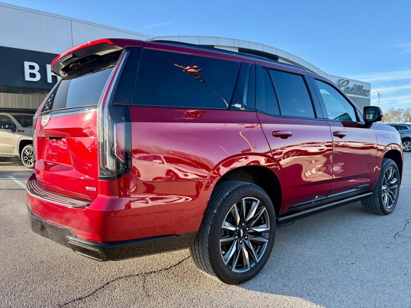 Cadillac Escalade Vehicle Full-screen Gallery Image 04