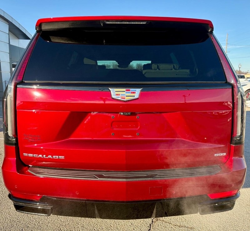 Cadillac Escalade Vehicle Full-screen Gallery Image 06