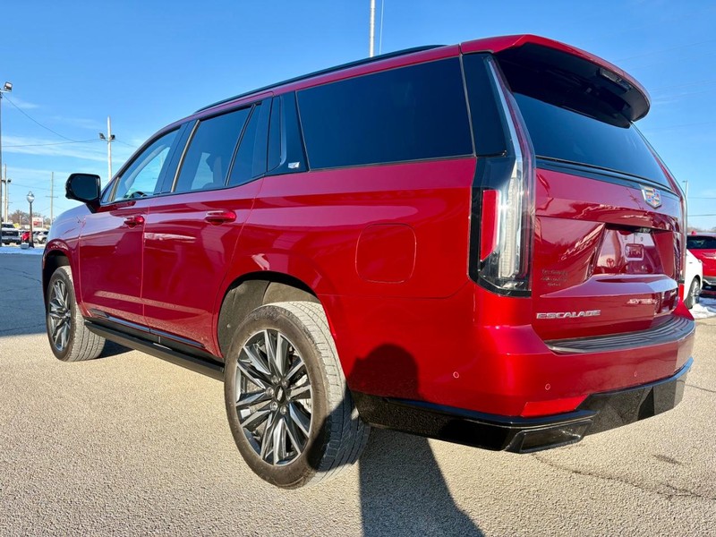 Cadillac Escalade Vehicle Full-screen Gallery Image 09