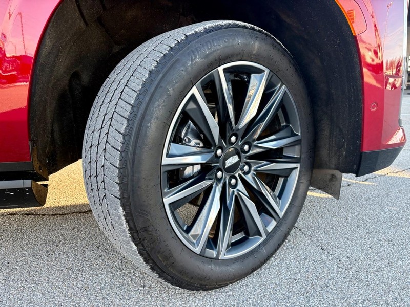 Cadillac Escalade Vehicle Full-screen Gallery Image 12