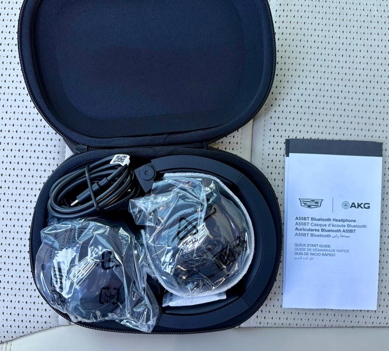 Cadillac Escalade Vehicle Full-screen Gallery Image 18