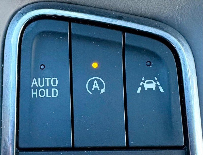 Cadillac Escalade Vehicle Full-screen Gallery Image 23