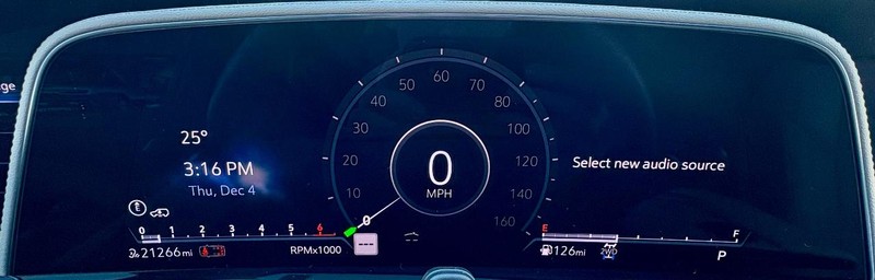 Cadillac Escalade Vehicle Full-screen Gallery Image 32