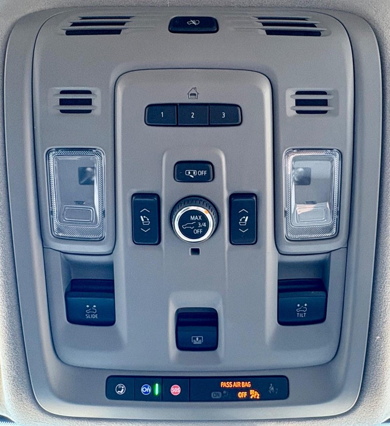 Cadillac Escalade Vehicle Full-screen Gallery Image 40