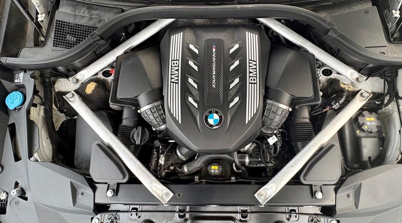 BMW X7 Vehicle Full-screen Gallery Image 10