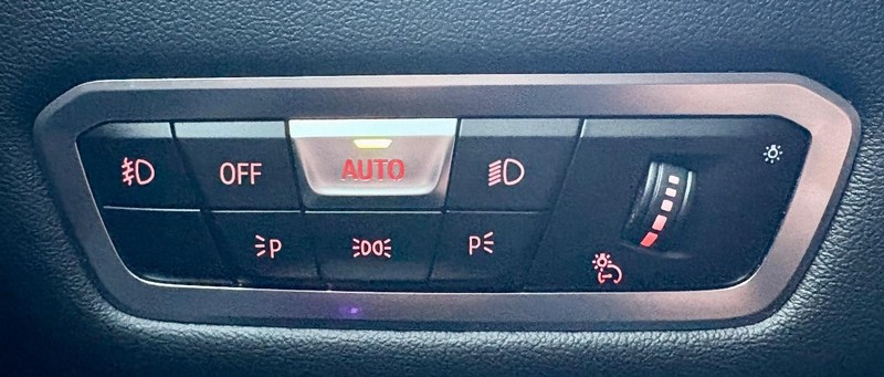 BMW X7 Vehicle Full-screen Gallery Image 20