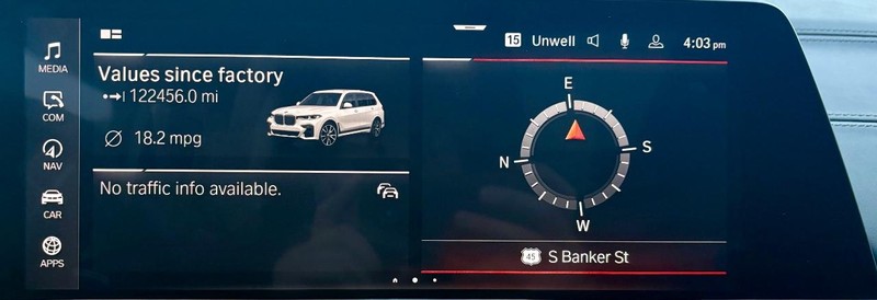 BMW X7 Vehicle Full-screen Gallery Image 26