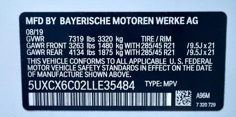 BMW X7 Vehicle Full-screen Gallery Image 35