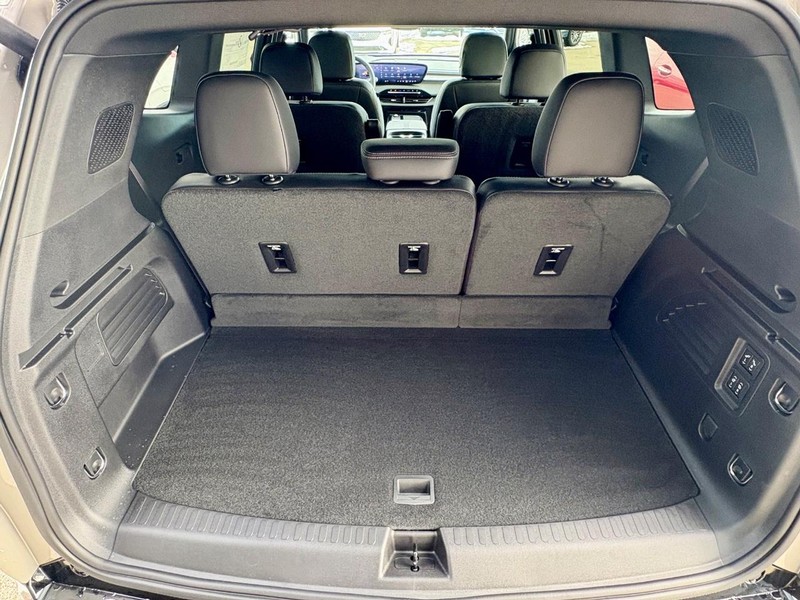 Buick Enclave Vehicle Full-screen Gallery Image 06