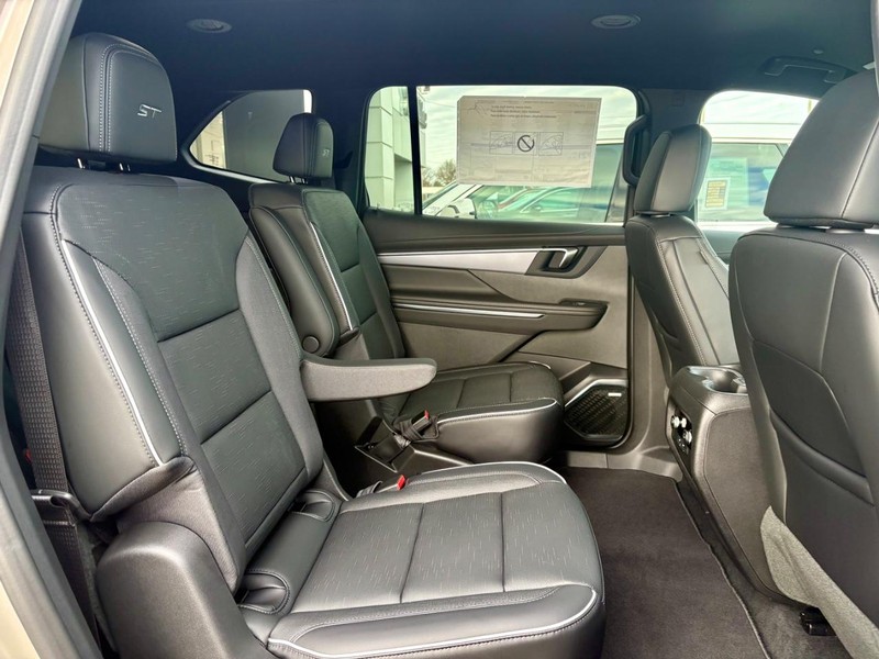 Buick Enclave Vehicle Full-screen Gallery Image 12