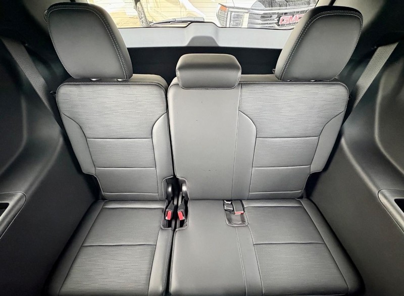 Buick Enclave Vehicle Full-screen Gallery Image 14