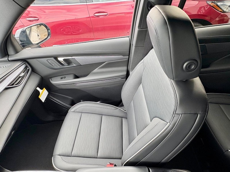 Buick Enclave Vehicle Full-screen Gallery Image 17