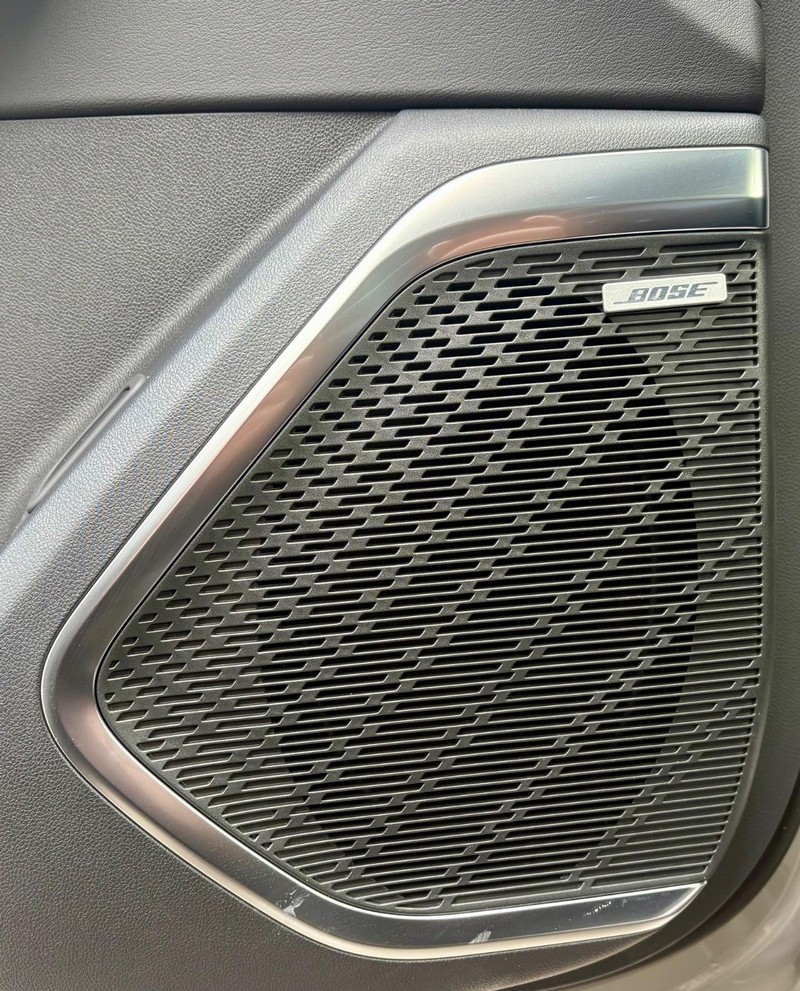 Buick Enclave Vehicle Full-screen Gallery Image 20