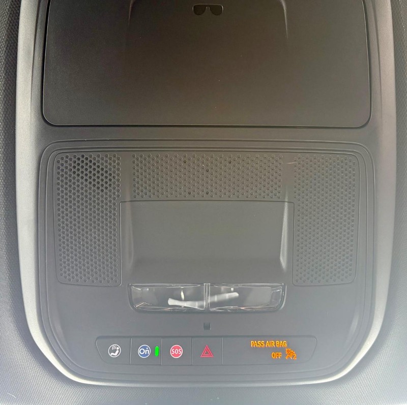 Buick Enclave Vehicle Full-screen Gallery Image 31