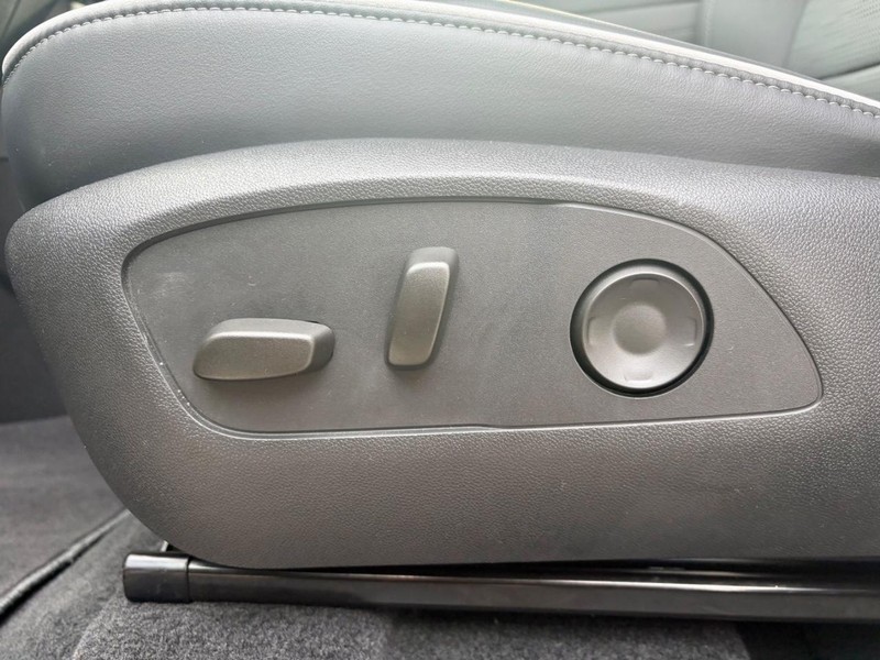 Buick Enclave Vehicle Full-screen Gallery Image 33