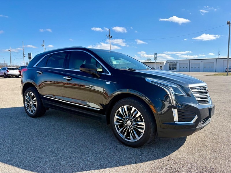 Cadillac XT5 Vehicle Full-screen Gallery Image 02