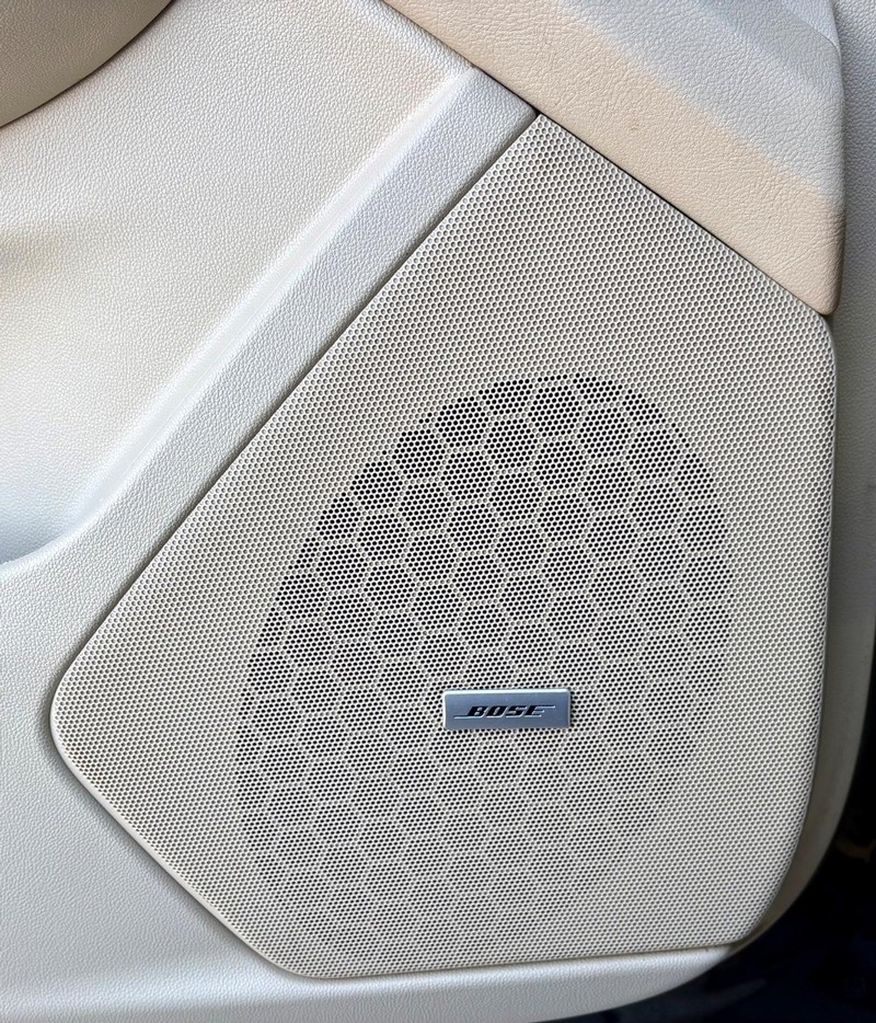 Cadillac XT5 Vehicle Full-screen Gallery Image 18