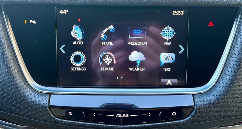 Cadillac XT5 Vehicle Full-screen Gallery Image 23