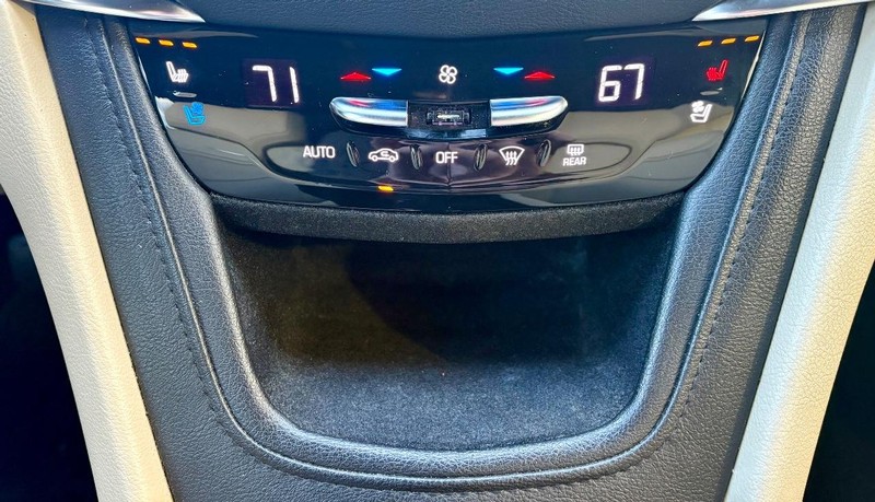 Cadillac XT5 Vehicle Full-screen Gallery Image 26