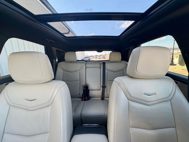 Cadillac XT5 Vehicle Full-screen Gallery Image 28