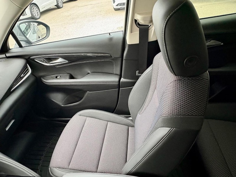 Buick Envision Vehicle Full-screen Gallery Image 15