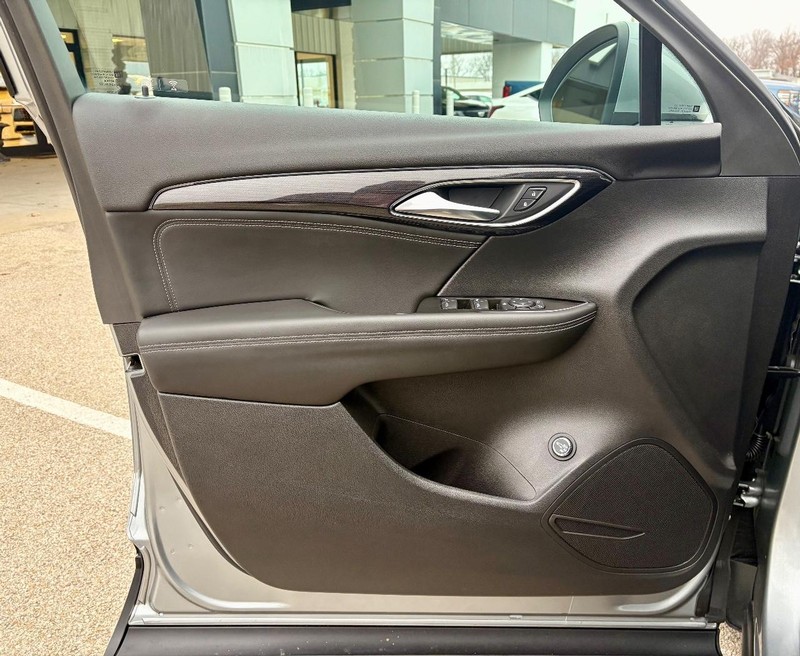 Buick Envision Vehicle Full-screen Gallery Image 16