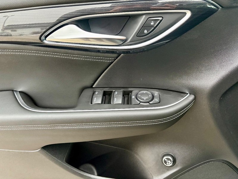 Buick Envision Vehicle Full-screen Gallery Image 17