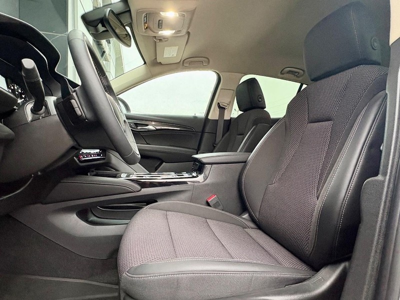 Buick Envision Vehicle Full-screen Gallery Image 28