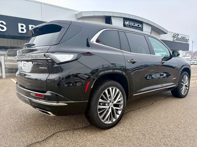 Buick Enclave Vehicle Full-screen Gallery Image 03