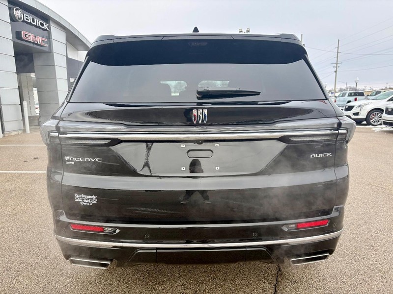 Buick Enclave Vehicle Full-screen Gallery Image 04