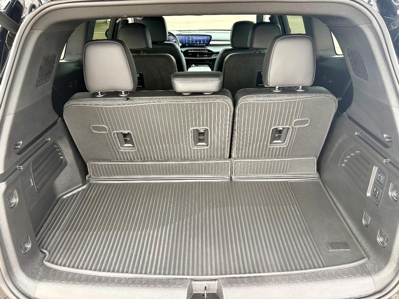 Buick Enclave Vehicle Full-screen Gallery Image 05