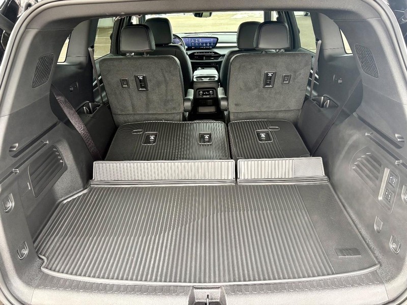 Buick Enclave Vehicle Full-screen Gallery Image 06