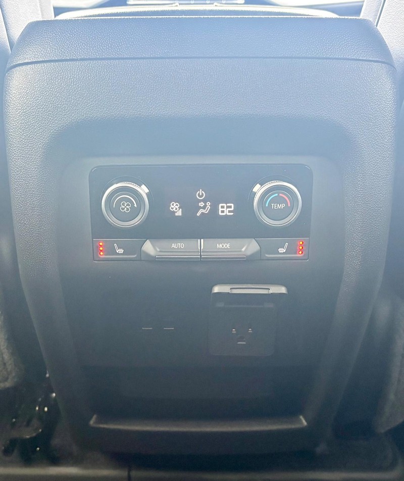 Buick Enclave Vehicle Full-screen Gallery Image 13