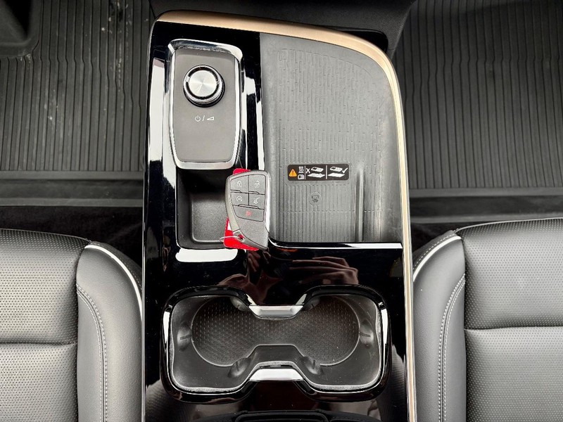 Buick Enclave Vehicle Full-screen Gallery Image 16