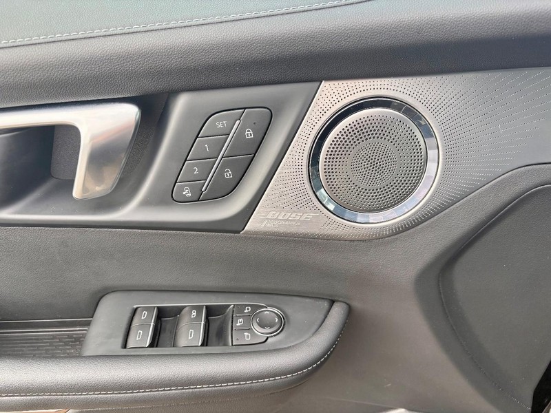 Buick Enclave Vehicle Full-screen Gallery Image 19